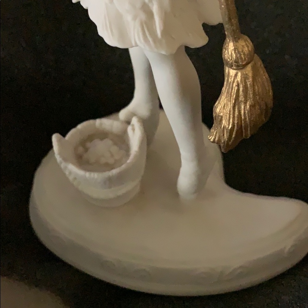 Statue - Picture 5 of 9
